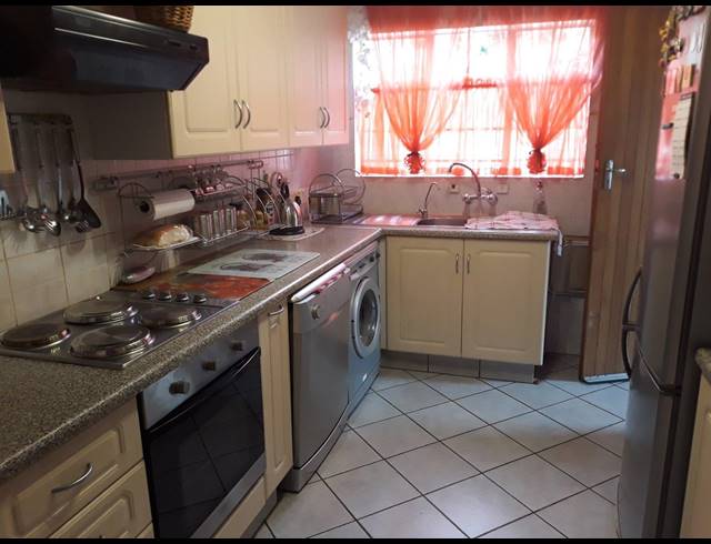 3 BEDROOM TOWNHOUSE SOLD IN FLORAUNA